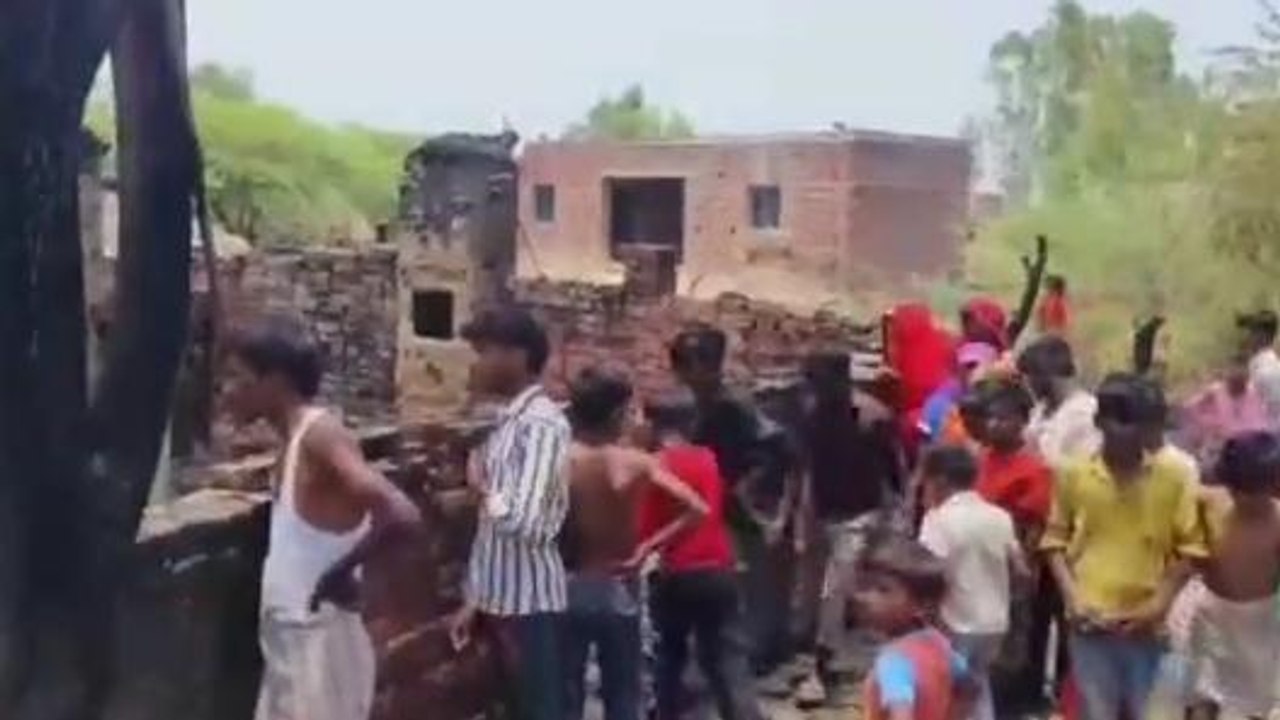 उन्नाव: अज्ञात कारणों से 3 घरों में लगी भीषण आग, नगदी जेवर सहित लाखों का नुकसान