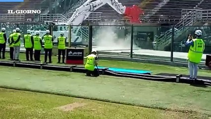 Bergamo, la demolizione della Curva Sud del Gewiss Stadium