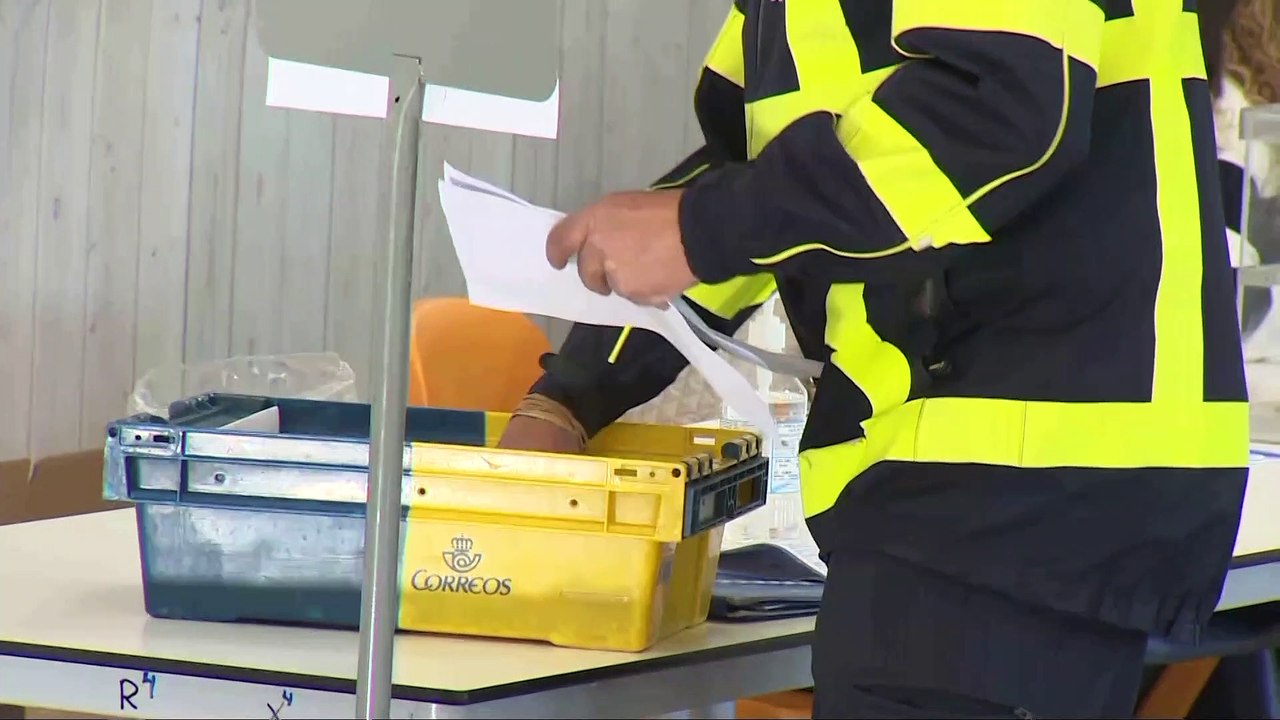 El DNI será obligatorio para emitir el voto por...