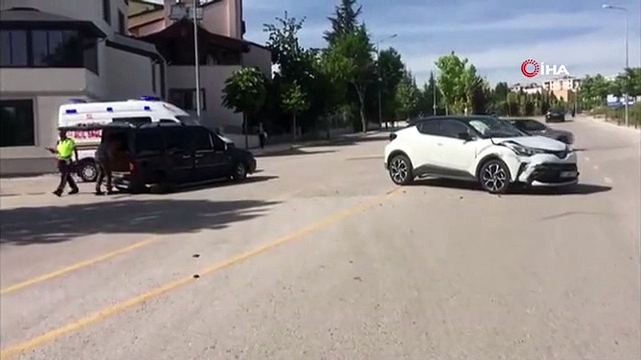 Un véhicule utilitaire léger et une voiture sont entrés en collision : 1 blessé