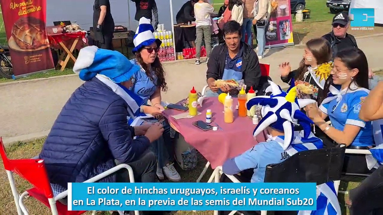 El color de hinchas uruguayos, israelís y coreanos en La Plata, en la previa de las semis del Mundial Sub20