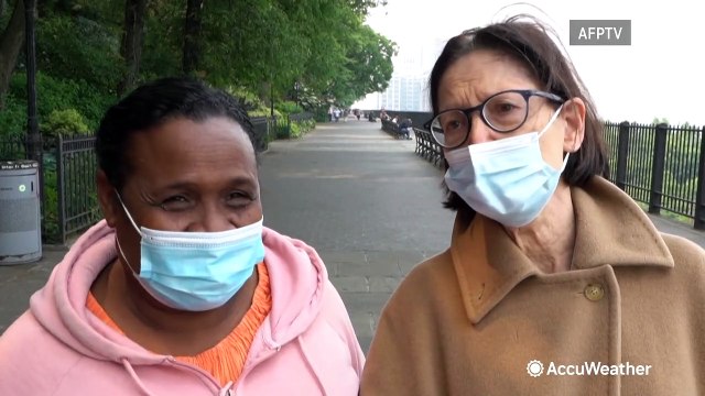 New Yorkers contend with smog from Canadian wildfires