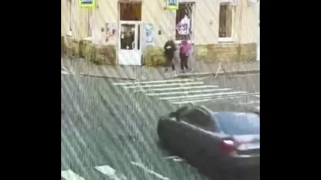 Ces piétons ont vraiment un bon karma