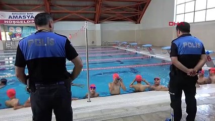 COURS DE NATATION POUR ENFANTS DE LA POLICE AMASYA