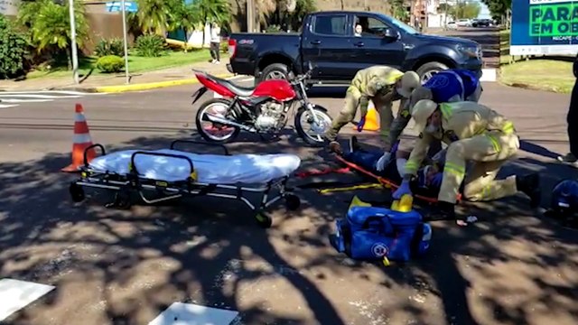 Motociclista atinge em cheio lateral de Golf na esquina do Shopping JL