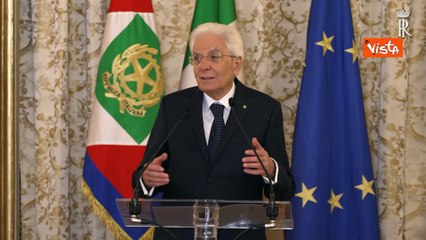Mattarella: "Doveroso e meritorio soccorso a migranti in mare"