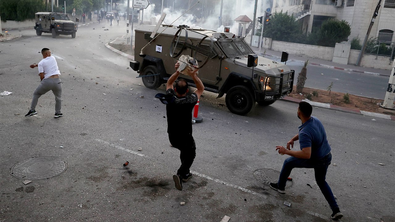 إصابة عشرات الفلسطينيين في مواجهات مع جنود إسرائيليين برام الله