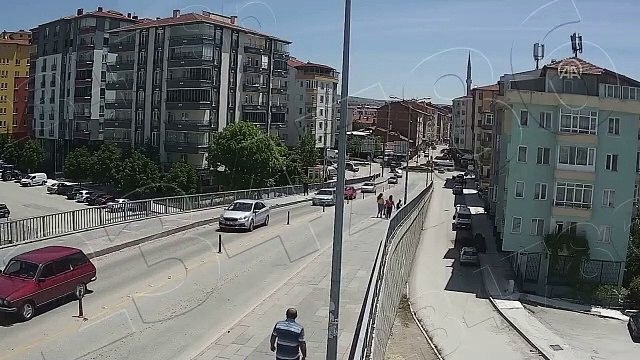 4 aracın karıştığı zincirleme trafik kazasında 8 kişi yaralandı