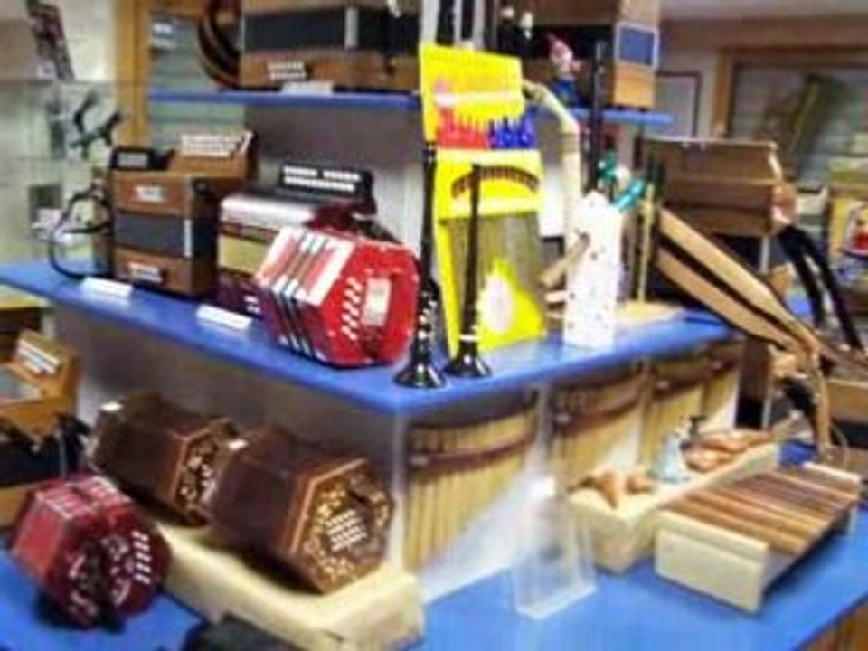 Tour de l'atelier de Bernard Loffet, accordéons diatoniques