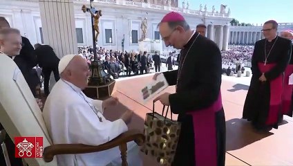 El Papa se recupera favorablemente de la operación