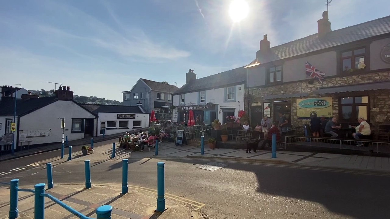 Saundersfoot Harbwr Bar