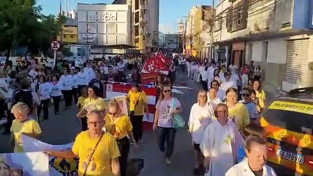 Celebrando Corpus Christi, fiéis percorrem ruas do Centro em procissão