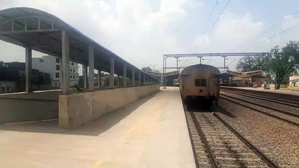 राजधानी के छह स्टेशनों पर नहीं रुकती 150 से ज्यादा ट्रेनें, लाखों लोग जंक्शन जाने को मजबूर... देखें वीडियो