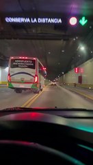 Buses imprudentes en el túnel de oriente.
