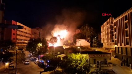 Atıkların depolandığı alanda çıkan yangında 3 iş yeri zarar gördü