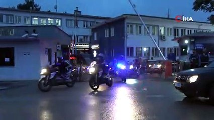 Toka ile kapılarını açtıkları evleri soyuyorlardı...Aile görünümlü hırsızlar ve aranan kişilere şafak operasyonu