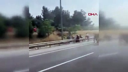 Alev alan minibüsten kaçak yabancı uyruklu fışkırdı!