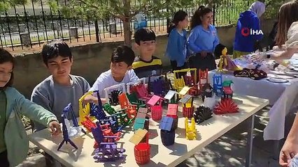 Yıl sonu sergisinden elde ettikleri geliri deprem bölgesindeki kardeş okullara gönderecekler