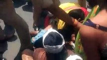 Video: विधानसभा के सामने उन्नाव से आए परिवार ने आत्मदाह की कोशिश, पुलिस की मुश्तैदी ने बचाई जान