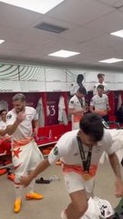 West Ham remporte la Ligue Europa Conférence !Ils célèbrent ça dans les vestiaires @Westham #WestHam #EuropaConferenceLeague #football