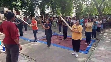 Video Story: Daughters learned the tricks of self-defense