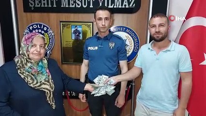 Çöpte bulduğu 3 bin 200 doları sahibine teslim etti