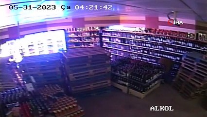 Marketlere girip piyasa değeri yaklaşık 1 milyon TL olan alkol ve sigara çaldılar