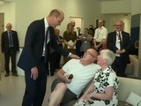 “Votre femme n’est pas mal” : le Prince William rencontre un patient plein d’humour lors de sa visite dans un hôpital