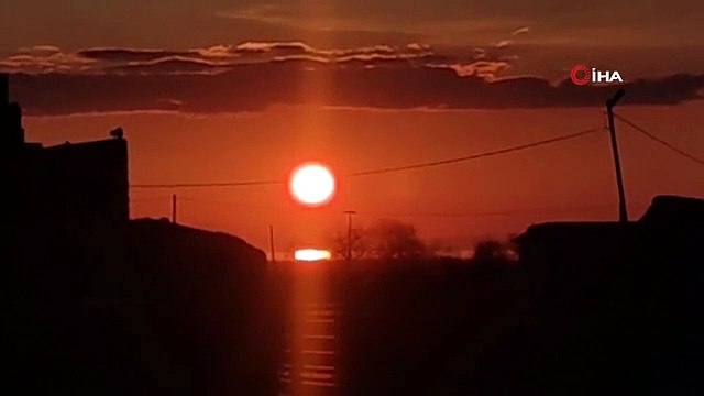 Vue unique sur le coucher de soleil en van