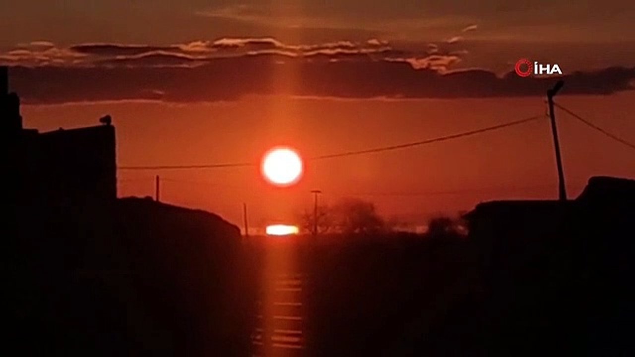 Vue unique sur le coucher de soleil en van