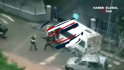 Sürücüler birbirine girdi! İstanbul'da tornavidalı ve kasklı kavga kamerada