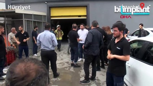 Ümraniye'de yangına müdahale eden itfaiye eri çatıdan düştü
