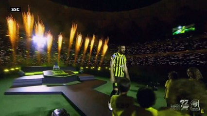 Football: accueil de gala pour Benzema en Arabie saoudite
