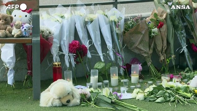 Annecy, lasciati fiori e peluche sul luogo dell'attacco