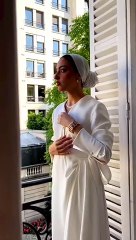 يارا النملة بالأبيض في أحدث ظهور