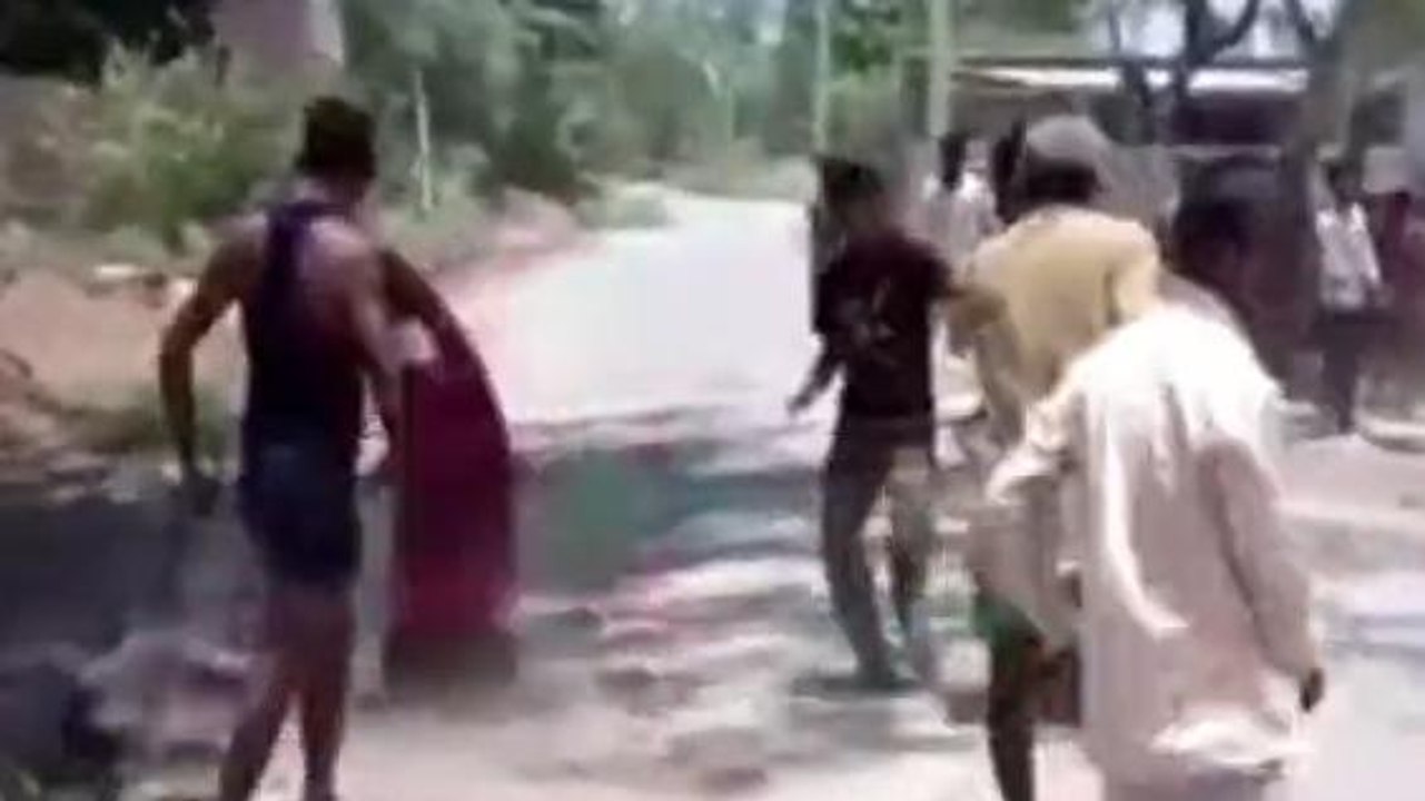 लखीमपुर खीरी: दो पक्षों में हुई मारपीट, जमकर चले लाठी-डंडे,वीडियो वायरल