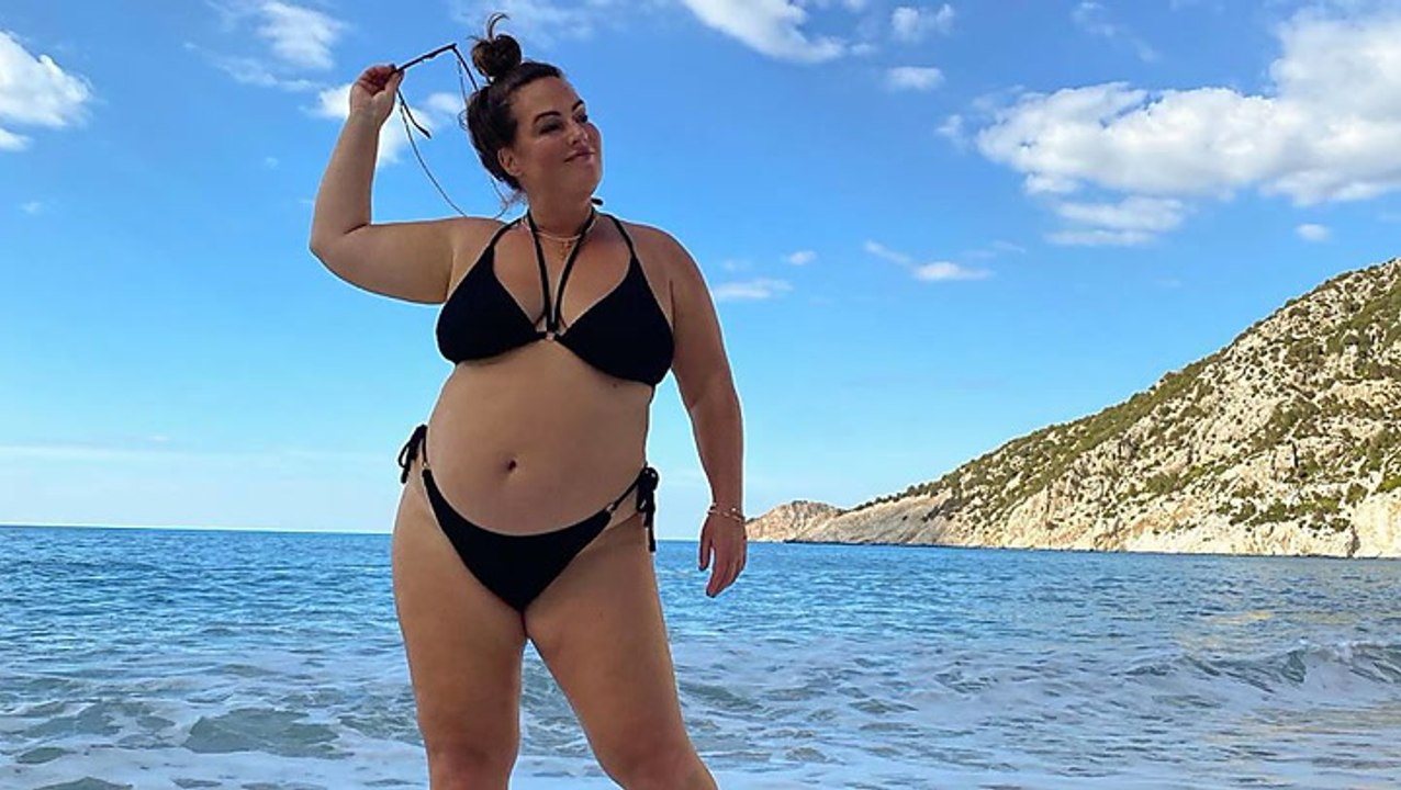 „Ab ins Beet“ Maren Kissing im knappen Schnür-Bikini