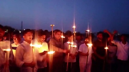 महिला पहलवानों के पक्ष में मशाल जुलूस