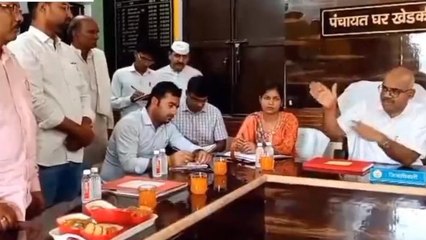 लेखपाल पर भड़का योगी का अफसर, सरकार की नाक कटा रहे हो... और कर दिया सस्पेंड