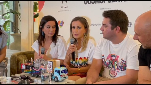 Paola e Chiara madrine del Roma Pride: festa per tutti, nessuno tocchi i diritti