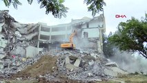 Dicle Üniversitesi rektörlük binasının yıkım çalışmaları başladı