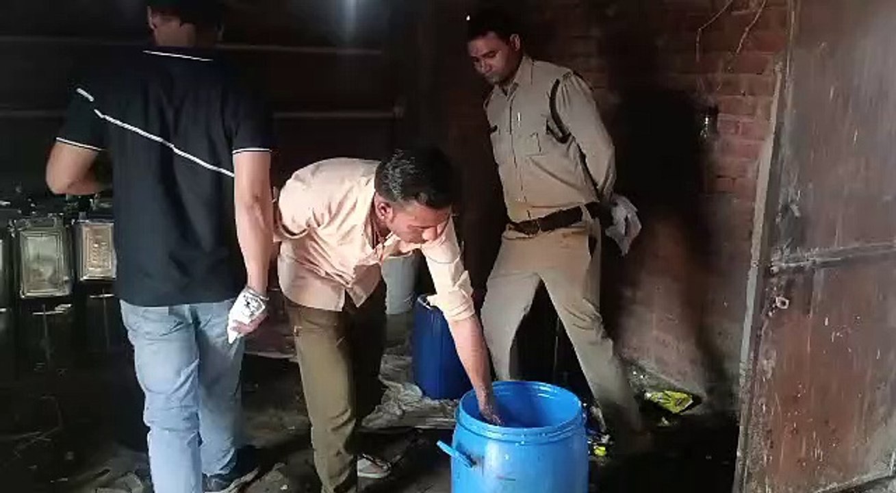 नकली दूध बनाने की फैक्ट्री पकड़ी, रोज बन रहा था...