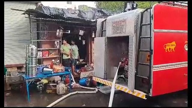 Illegal refilling was happening at the utensil shop in Badi Bajaria, there was a sudden explosion, there was a stir