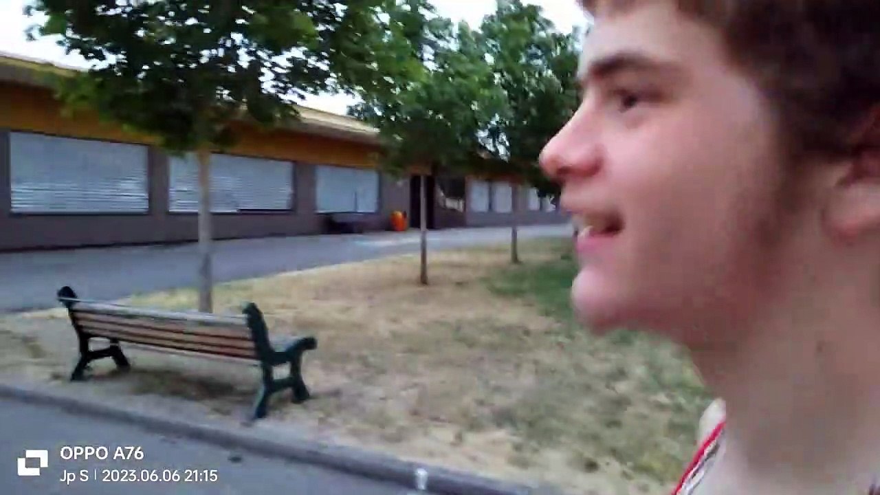 JE FAIS UN CACHE CACHE DANS MON ECOLE (avec @BG-nm1bm)