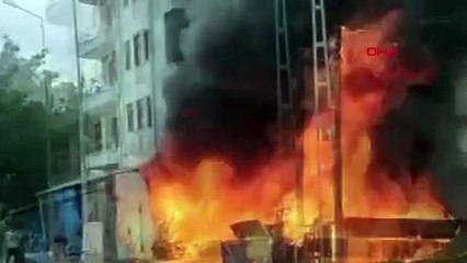 Un incendie se déclare dans l'entrepôt de matériaux du supermarché de Çubuk, à Ankara