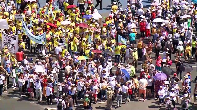 Exams in Romania postponed as thousands of teachers strike for better pay