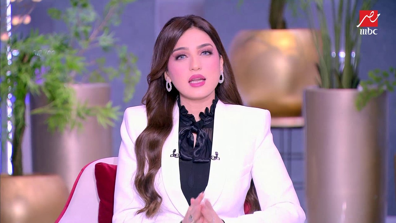 نصايح ياسمين عز للستات قبل ماتش الأهلي والزمالك: جوزك سرحان في كهربا وجدو فيريرا مش مشغول بواحدة غيرك .. ولو فريقه خسر بكره بلاش تعملي الحاجات دي!!