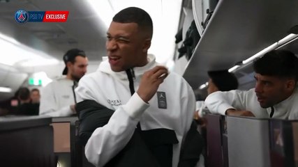 Kylian Mbappé se moque de Juan Bernat dans l'avion du PSG