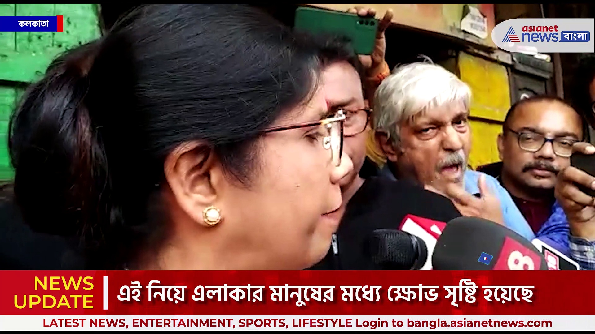 কলকাতায় পূরবী সিনেমার কাছে ভেঙে পড়ল পুরানো বাড়ির একাংশ, ছুটে এলেন মন্ত্রী শশী পাঁজা