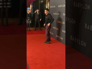 Vidéo : Enzo Pèbre invité sur le tapis rouge de "Babylon" au Grand Rex à Paris